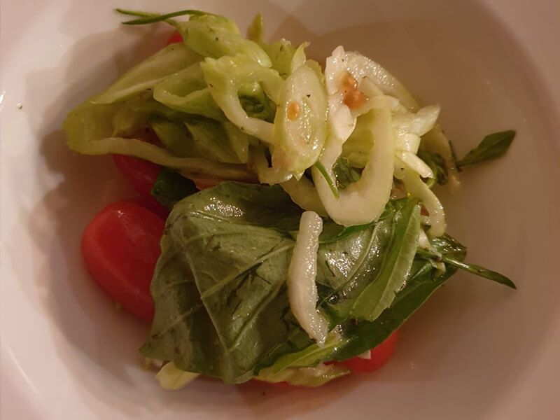Salat mit Sellerie und Tomaten Salat mit Sellerie und Tomaten