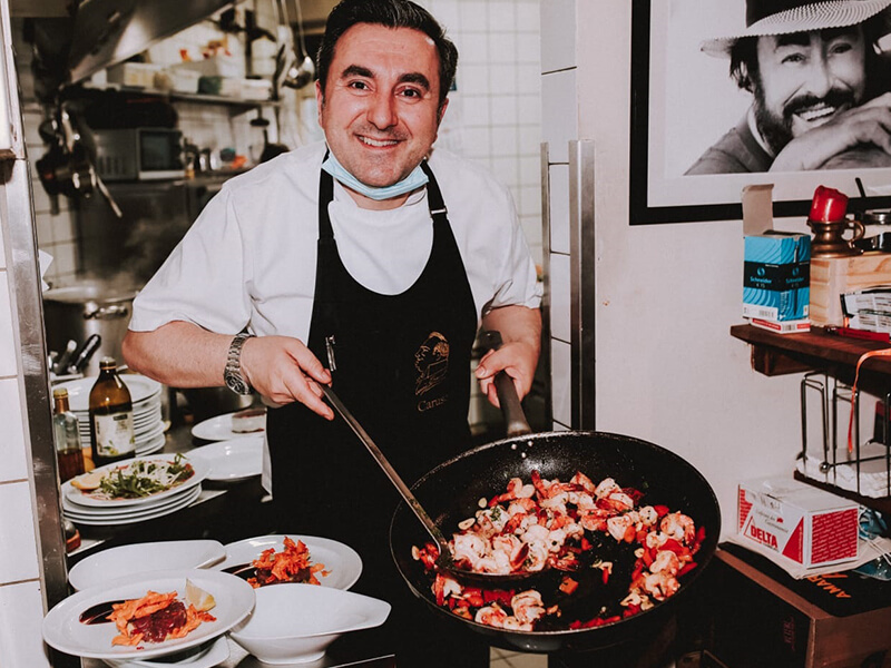 Antonio Criscuolo beim Kochen Antonio Criscuolo beim Kochen